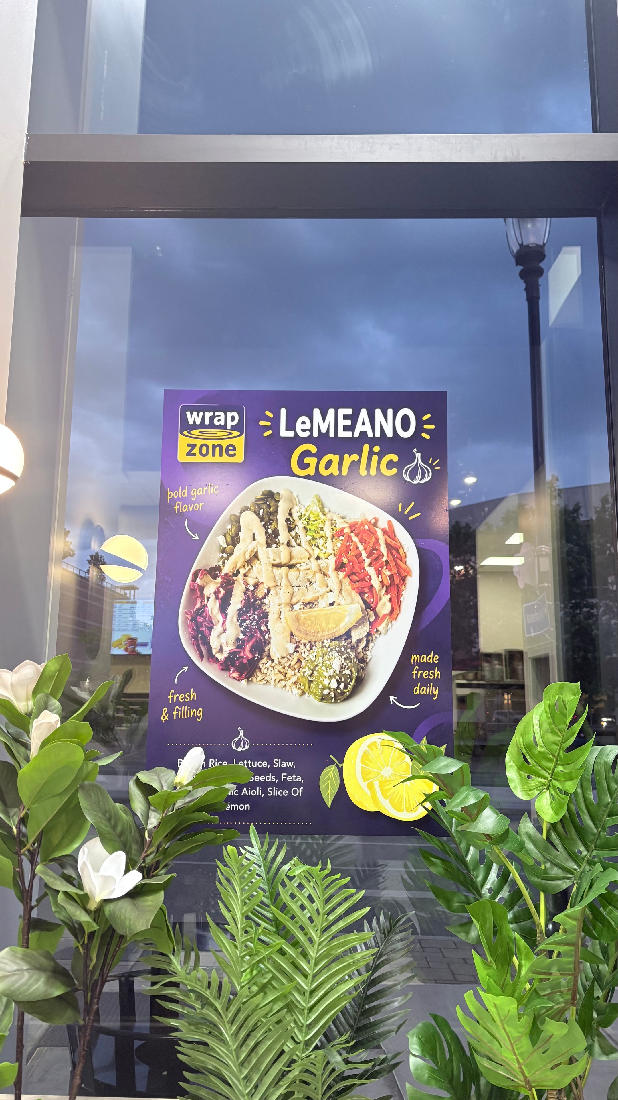 Wrap Zone LeMEANO Garlic double-sided window print close-up